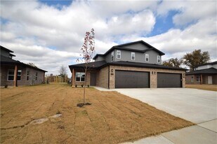 540 Cosmos St in Centerton, AR - Building Photo