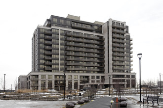 Metro Place in Toronto, ON - Building Photo - Building Photo