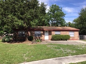 4888 Strato Rd W in Jacksonville, FL - Building Photo