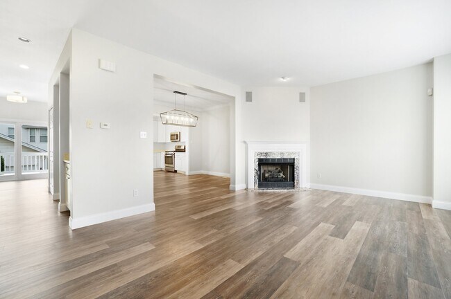 909 N Hanley Rd in University City, MO - Foto de edificio - Building Photo