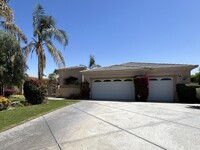 16 Napoleon Rd in Rancho Mirage, CA - Foto de edificio - Building Photo