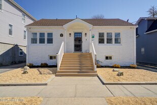 307 Asbury Ave in Ocean Gate, NJ - Building Photo