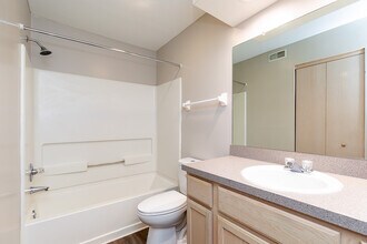 The Ridge at Chestnut Hill in Columbus, OH - Building Photo - Building Photo