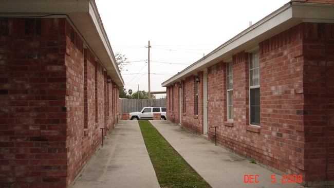 2001 Bracey Ave in Mission, TX - Building Photo - Building Photo