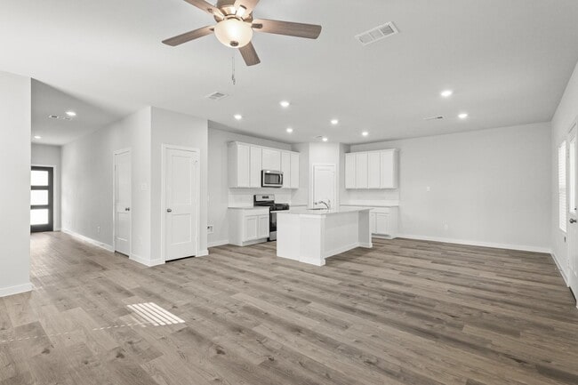 298 Forest W St in Magnolia, TX - Building Photo - Building Photo