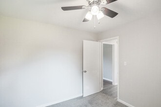 553 Lorie Ln in Clarksville, TN - Building Photo - Building Photo