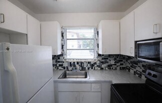 4381 W Flagler St in Coral Gables, FL - Building Photo