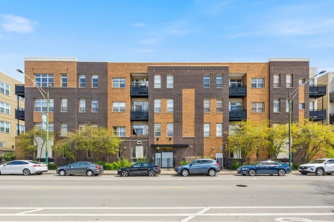 property at 2951 N Clybourn Ave
