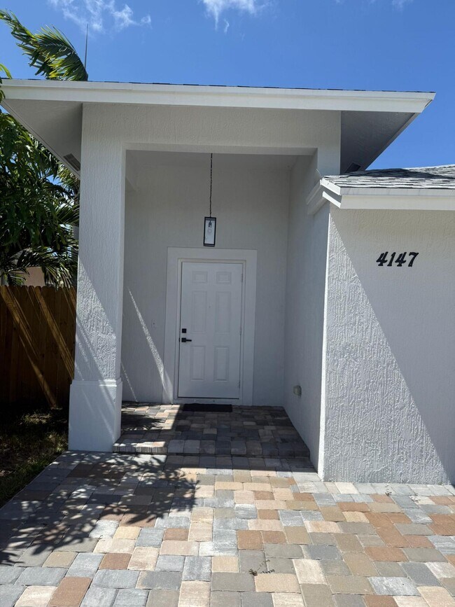 4147 Success St in West Palm Beach, FL - Building Photo - Building Photo