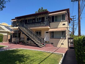 1010 Thompson Ave, Unit B in Glendale, CA - Building Photo