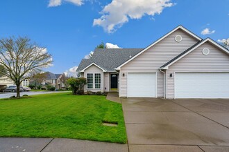 5412 Catalina St SE in Salem, OR - Foto de edificio - Building Photo