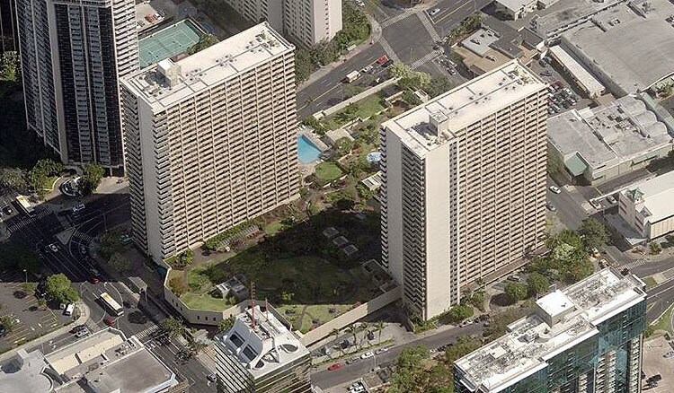 1255 Nuuanu Ave, Unit 3211 in Honolulu, HI - Building Photo