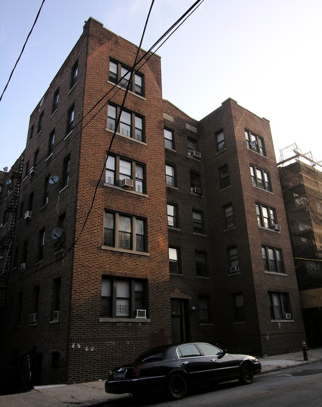 14 Coyle Pl in Yonkers, NY - Foto de edificio - Building Photo