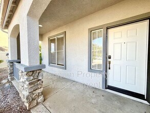 8182 Bon View Dr in Riverside, CA - Building Photo - Building Photo