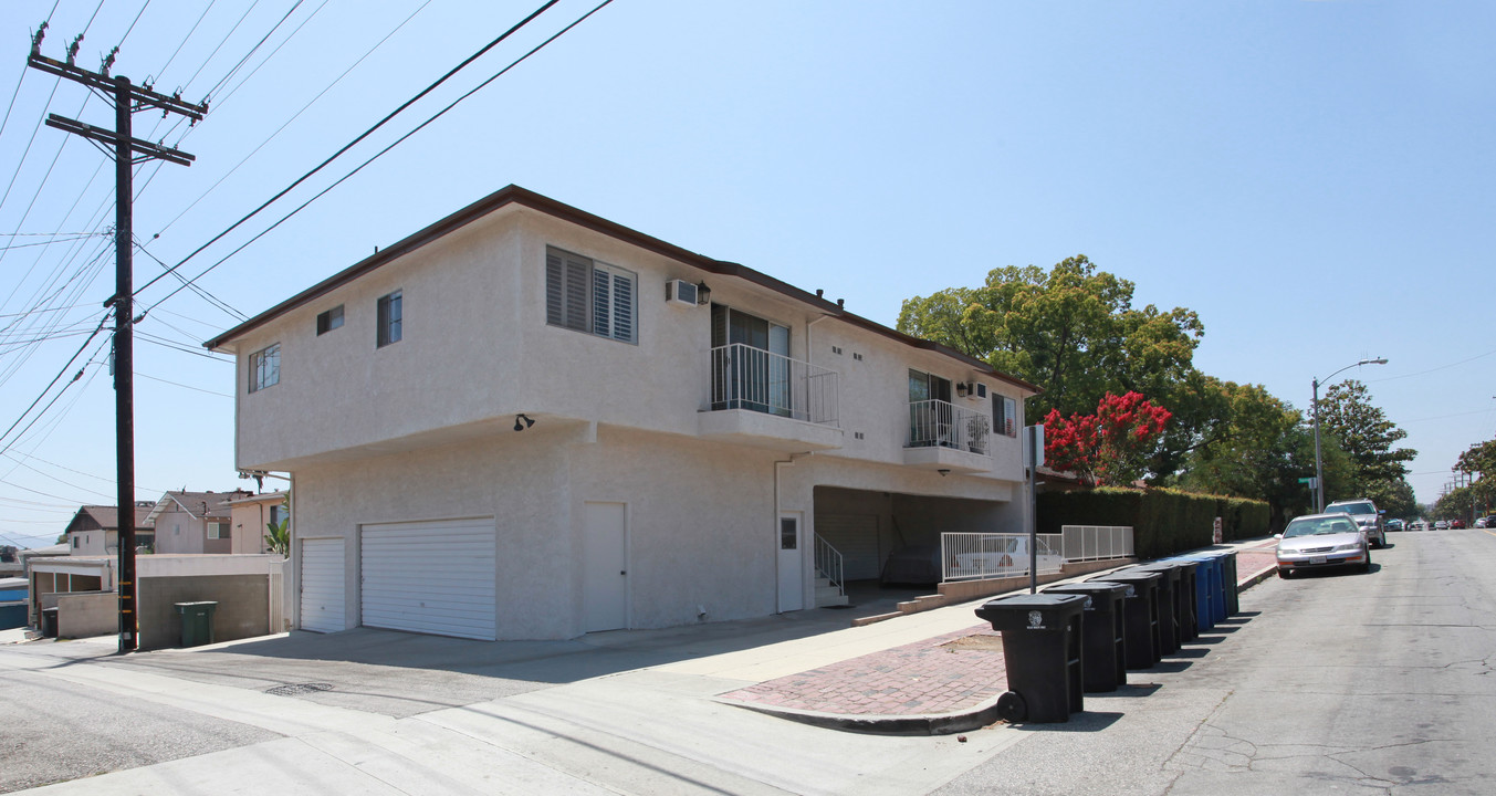 303 S Kenneth Rd in Burbank, CA - Building Photo