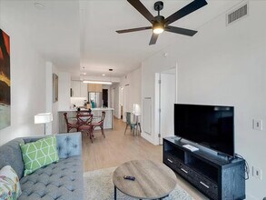 817 N 6th St, Unit ID1047102P in Phoenix, AZ - Foto de edificio - Building Photo