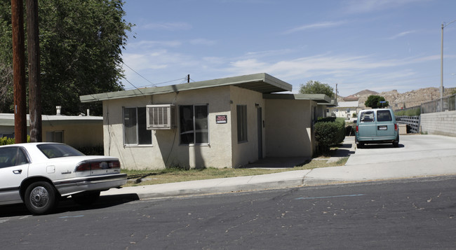 15560 Hesperia Rd in Victorville, CA - Building Photo - Building Photo