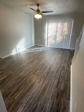 702 W Collins St in Denton, TX - Building Photo - Building Photo