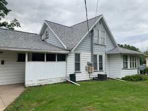 658 6th St in La Salle, IL - Building Photo - Building Photo