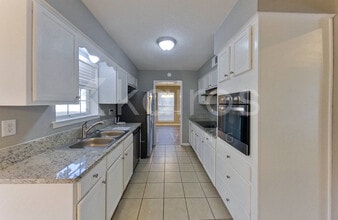 2785 Clearbrook St in Memphis, TN - Foto de edificio - Building Photo