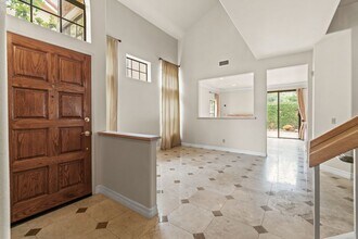 471 Lorenzo Dr in Oak Park, CA - Building Photo - Building Photo