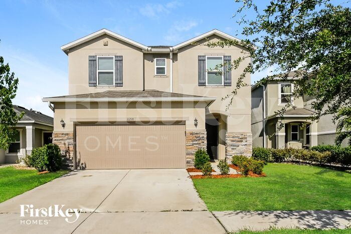 11210 Southern Cross Pl in Gibsonton, FL - Building Photo