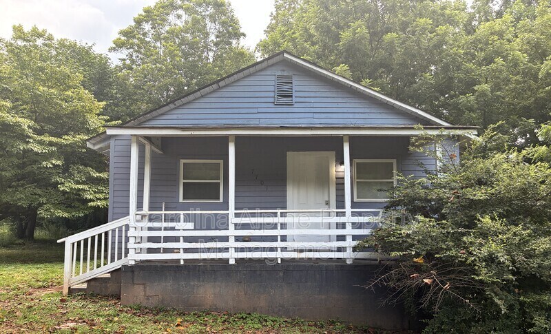 7701 Boswell Rd in Charlotte, NC - Building Photo