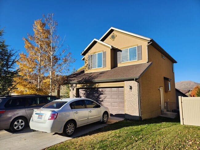 property at 2857 E Lookout Dr