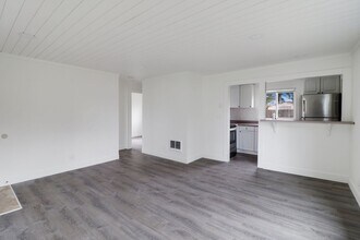 54 SE Glencoe St in Oak Harbor, WA - Building Photo - Building Photo