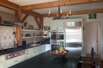 153 Middle Hwy in East Hampton, NY - Building Photo - Building Photo