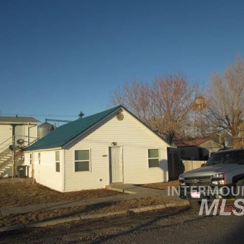 property at 203 E Clark St