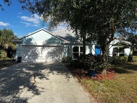 8426 102nd Ct in Vero Beach, FL - Building Photo
