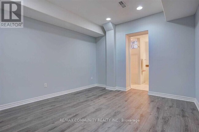 208 Twyn Rivers Dr in Pickering, ON - Building Photo - Building Photo