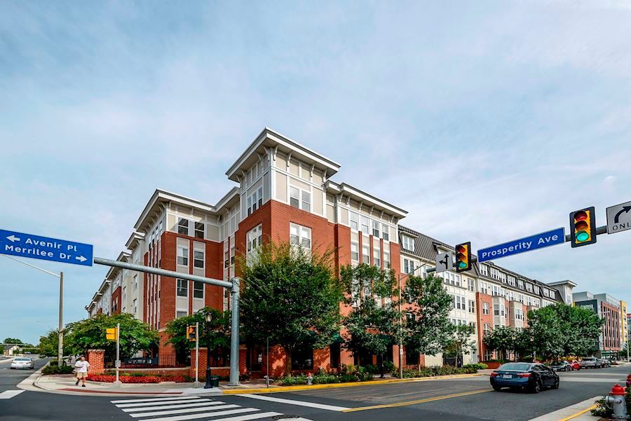 2665 Prosperity Ave in Fairfax, VA - Building Photo
