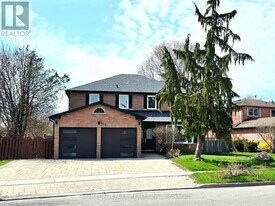 366 Waratah Ave in Newmarket, ON - Building Photo