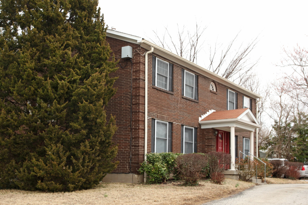 3337 Breckenridge Ln in Louisville, KY - Building Photo