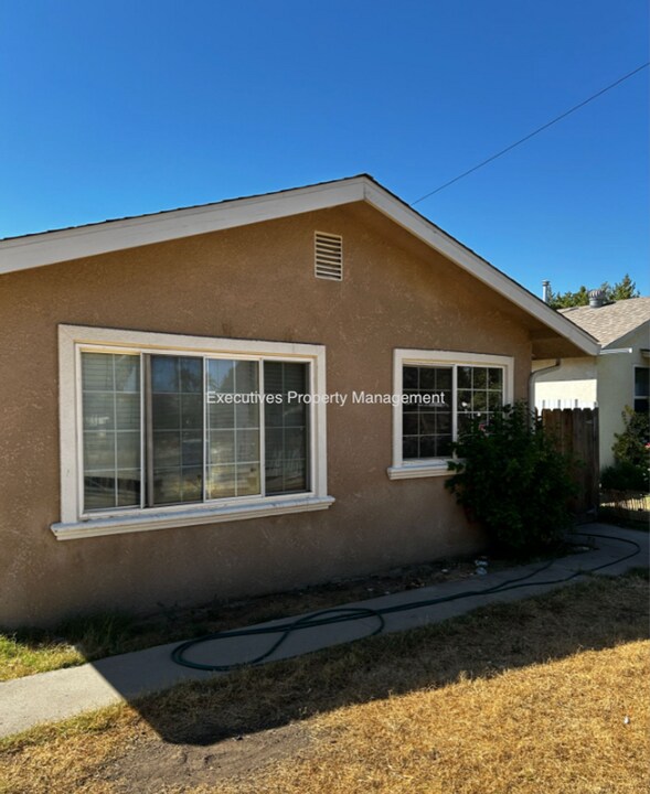 1200 Kings Ave in Chowchilla, CA - Building Photo