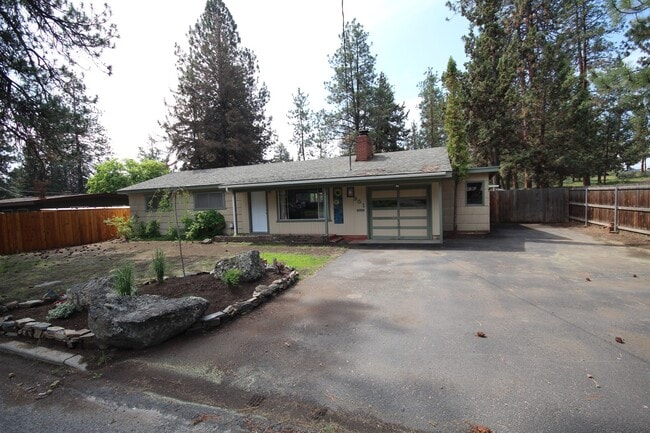 951 NE Dekalb Ave in Bend, OR - Building Photo - Building Photo
