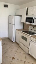 9766 NW 48th Terrace in Doral, FL - Building Photo - Building Photo