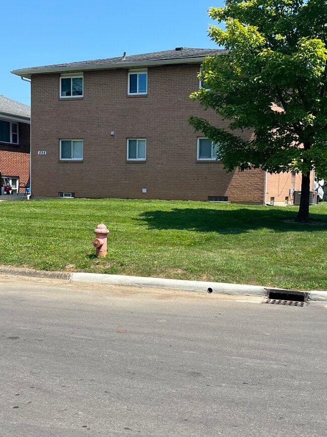 898 Byron Ave, Unit A in Columbus, OH - Foto de edificio - Building Photo