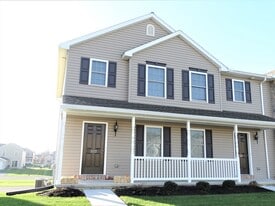 322 Meadow View Dr in Myerstown, PA - Building Photo