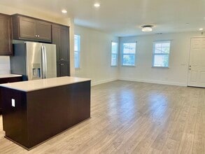 1112 Pearl Dr in Los Banos, CA - Building Photo - Building Photo