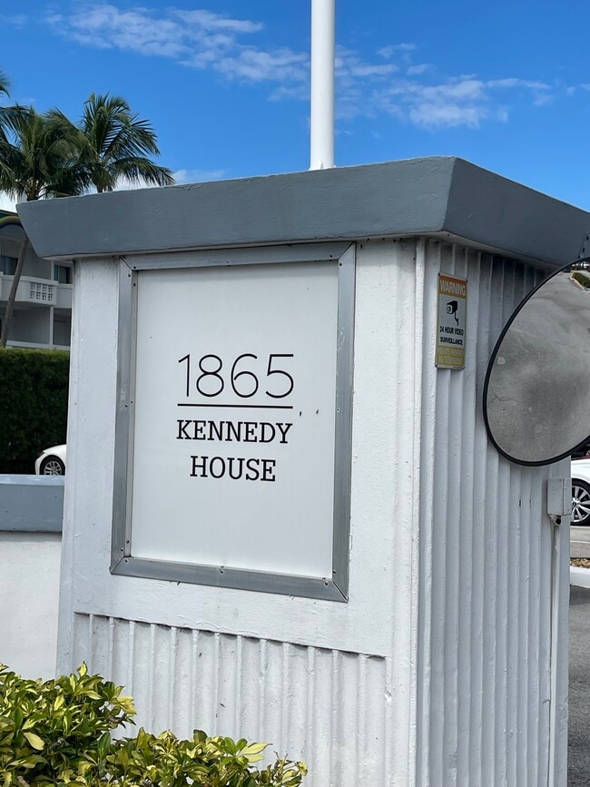 1865 79th Street Cswy, Unit 3K in North Bay Village, FL - Foto de edificio - Building Photo