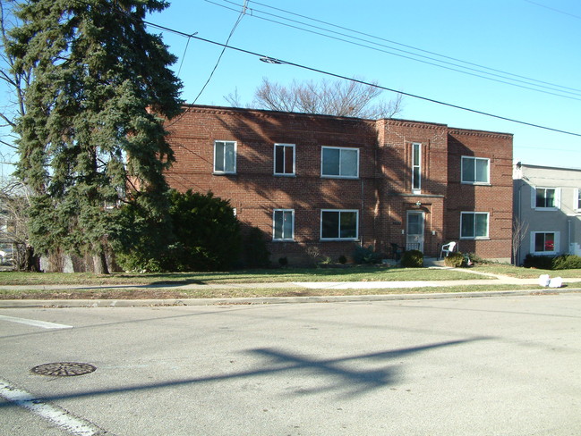 5303 Moeller Ave in Cincinnati, OH - Foto de edificio - Building Photo