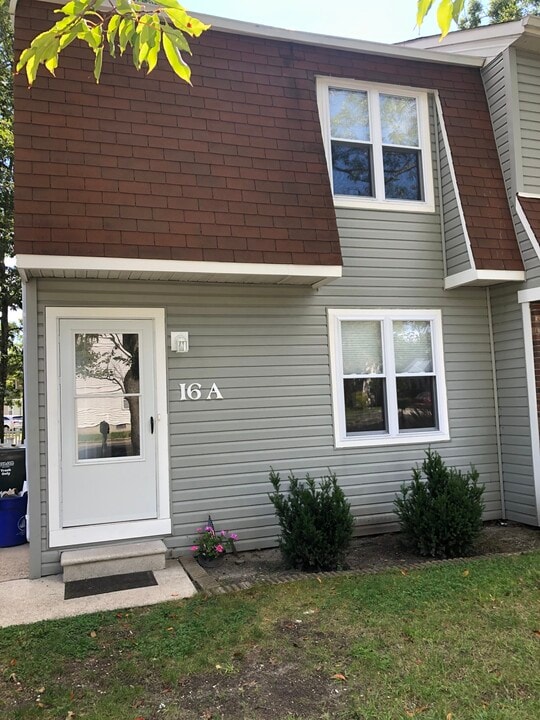 16 Crestmont Dr, Unit A in Somers Point, NJ - Building Photo