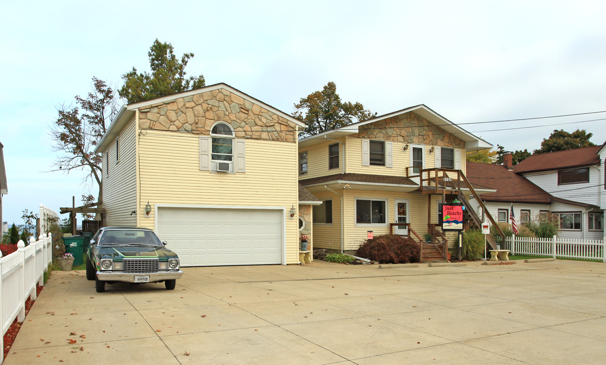 Just Beachy Retreat in Geneva, OH - Building Photo