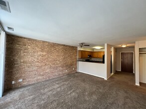 5760 Abbey Dr in Lisle, IL - Building Photo - Building Photo