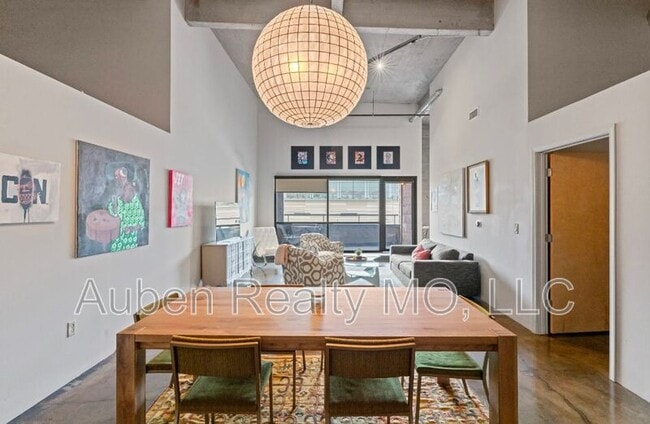 360 W Pershing Rd in Kansas City, MO - Building Photo - Building Photo