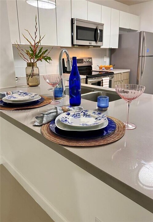 10111 W Sunrise Blvd in Plantation, FL - Building Photo