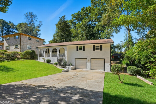 2419 Greenway Dr in Decatur, GA - Building Photo - Building Photo